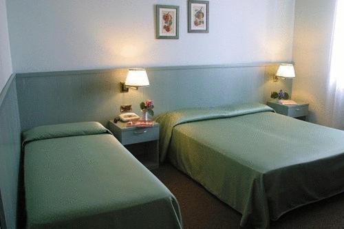 Albergo Della Corona Binasco Eksteriør billede
