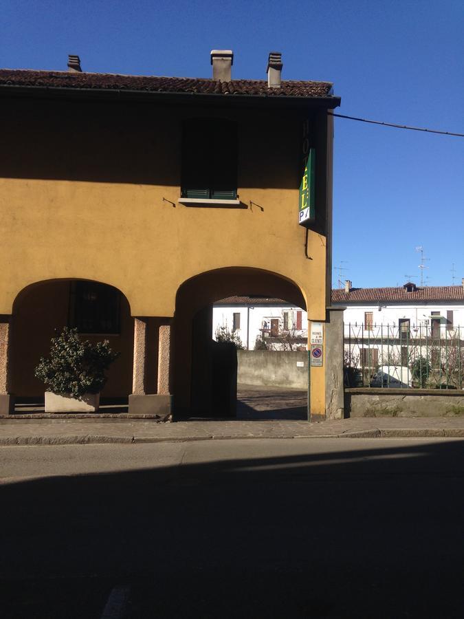 Albergo Della Corona Binasco Eksteriør billede