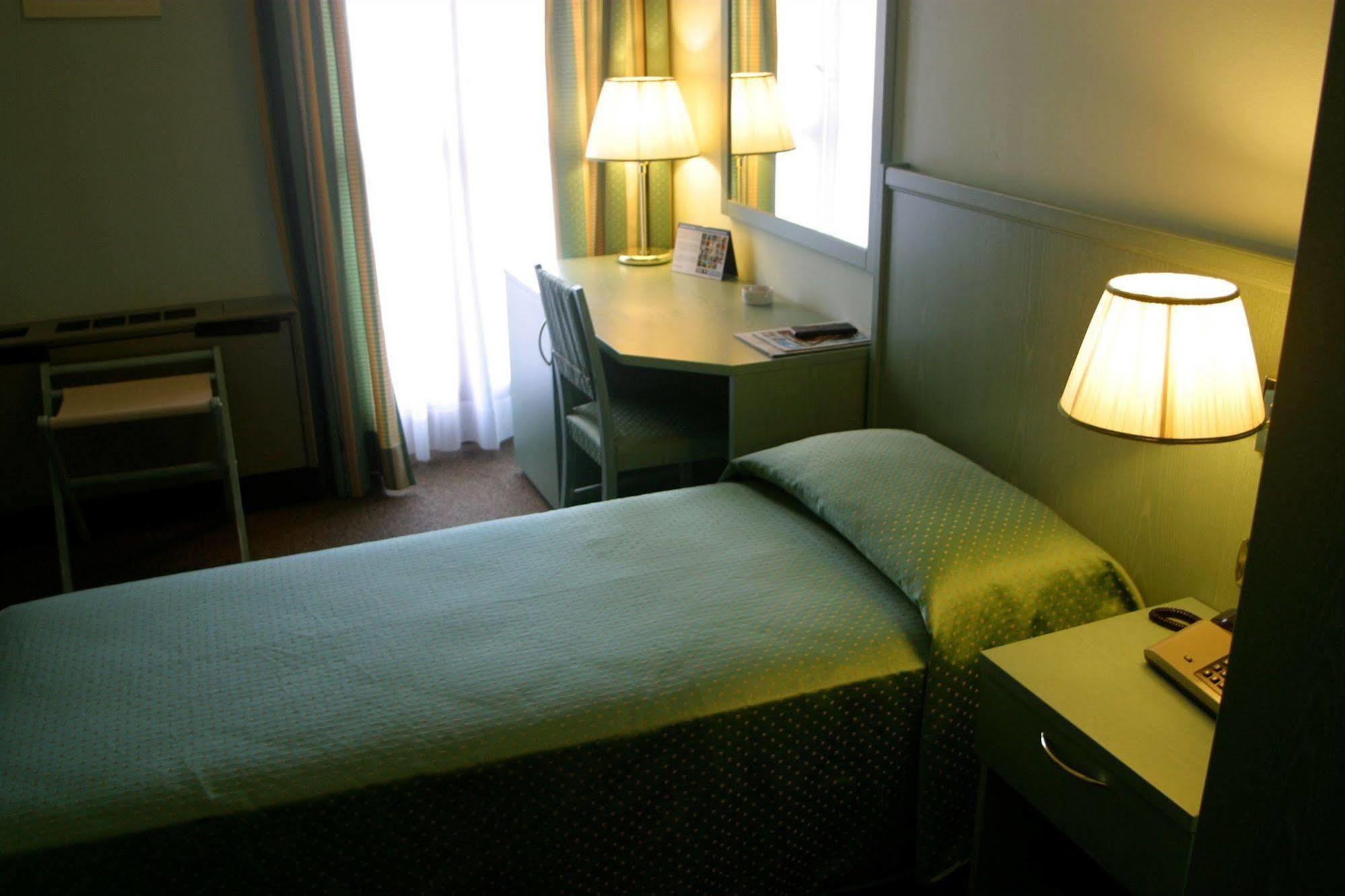 Albergo Della Corona Binasco Eksteriør billede